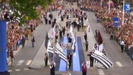 Les bagadou et cercles du Pays de Lorient à la Grande Parade
 (Culturebox)