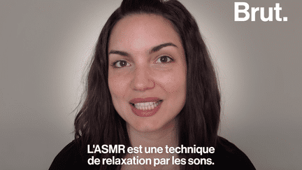 Insomnie ou incapacité à lâcher prise au moment de dormir ? Sandra, une jeune youtubeuse française évoque l’ASMR, une méthode de relaxation qui permettrait d’être plus apaisé au moment de fermer les yeux.