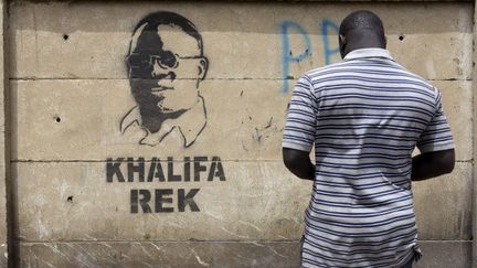 Graffiti à l'effigie du maire de Dakar, Khalifa Ababacar Sall, condamné en mars 2018 à cinq ans de prison. (SEYLLOU / AFP )