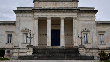 La cour d'assises de Charente-Maritime, à Saintes, où Joël Le Scouarnec est jugé du 13 au 17 mars 2020.&nbsp; (GEORGES GOBET / AFP)