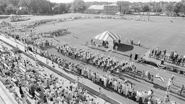 La cérémonie d'ouverture des Jeux Olympiques à Saint-Louis (USA), le 27 juin 1904. (BETTMANN / ARCHIVES BETTMANN)