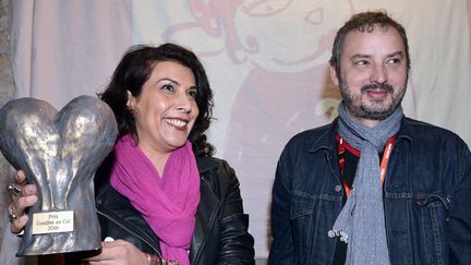 Nadia Khiari, lauréate du prix "Couilles au cul", et Yan Lindingre, rédacteur en chef de "Fuide Glacial", le 30 janvier 2016 à Angoulême
 (Georges Gobet / AFP)