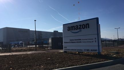 Le centre de distribution Amazon à Augny (Moselle). Photo d'illustration. (CÉCILE SOULÉ / RADIO FRANCE)