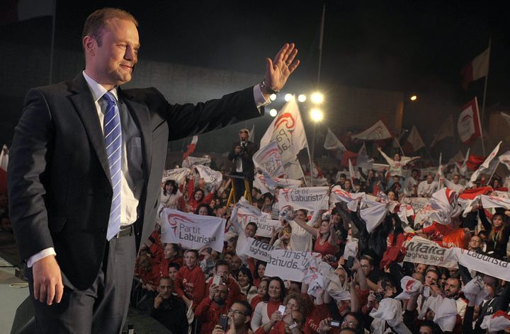 Joseph Muscat en meeting lors de la campagne des élections générales à Malte en 2013. (LINO ARRIGO AZZOPARDI / MAXPPP)