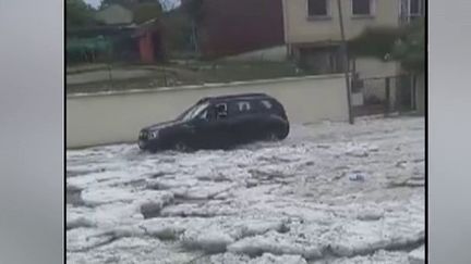 Mardi 6 septembre, 27 départements français ont été placés en vigilance orange aux orages. La veille, des dégâts ont déjà été&nbsp;constatés. (FRANCE 2)