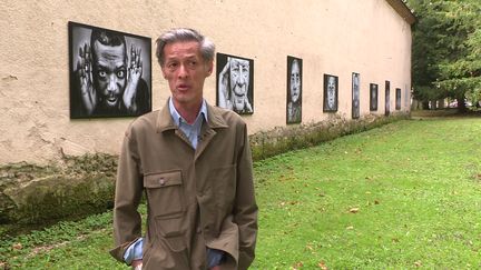 Douze portraits, douze histoires dont chacune fait écho à&nbsp;celle du photographe Charles Rostan. (France 3 Auvergne)