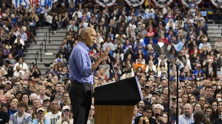 L’ancien président américain Barack Obama s’exprime lors d’un événement de campagne pour la candidate démocrate Kamala Harris, à Pittsburgh (Etats-Unis), le 10 octobre 2024. (RYAN COLLERD / AFP)