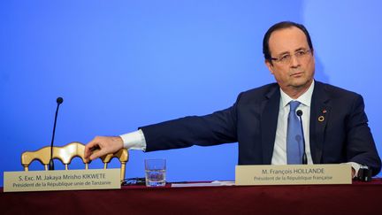 Fran&ccedil;ois Hollande lors du sommet de l'Elys&eacute;e pour la paix et la s&eacute;curit&eacute; en Afrique, samedi 7 d&eacute;cembre 2013, &agrave; Paris. (MAXPPP)