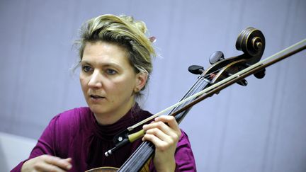 La violoncelliste Ophélie Gaillard, à&nbsp;Mirecourt&nbsp;(Vosges), le 21 novembre 2013.&nbsp; (MAXPPP)