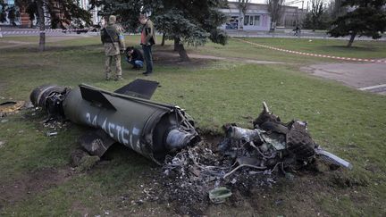 Un missile à sous-munitions qui a frappé la gare de Kramatorsk en Ukraine en avril 2022. (PHILIPPE DE POULPIQUET / MAXPPP)