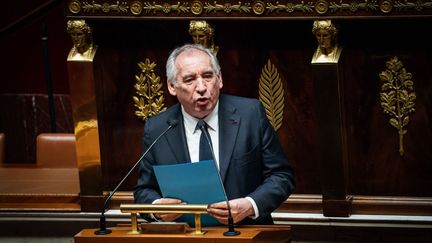 Le gouvernement de François Bayrou échappe à sa première motion de censure