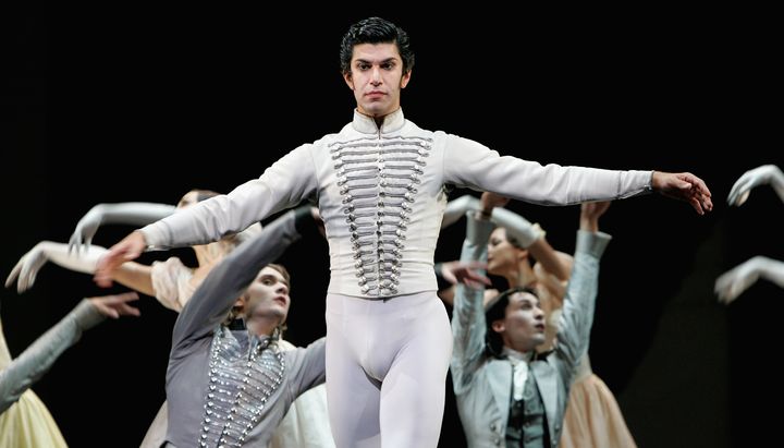 Le danseur &eacute;toile russe&nbsp;Nikola&iuml; Tsiskaridze se produit sur la sc&egrave;ne de l'Op&eacute;ra de Londres, le 14 ao&ucirc;t 2006.&nbsp; (CHRIS JACKSON / GETTY IMAGES)