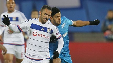 &nbsp; (Jeremy Morel, le lyonnais, lors d'un duel avec Hulk, ce mardi 20 octobre © REUTERS - Dmitry Lovetsky)