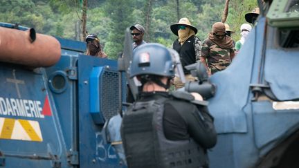 Un gendarme français en Nouvelle-Calédonie, le 4 juin 2024. Illustration. (DELPHINE MAYEUR / AFP)