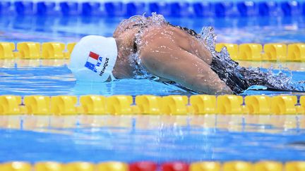 La capitaine de l'équipe de France Mélanie Hénique, en séries du 50 m papillon, le 23 juin 2022, à Budapest.&nbsp; (KEMPINAIRE STEPHANE / KMSP)