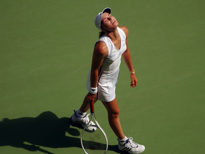 La Suissesse Martine Hingis en perdition, en finale de l'Open d'Australie, contre l'Am&eacute;ricaine Jennifer Capriati, le 26 janvier 2002.&nbsp; (NICK LAHAM / GETTY IMAGES ASIA PAC)