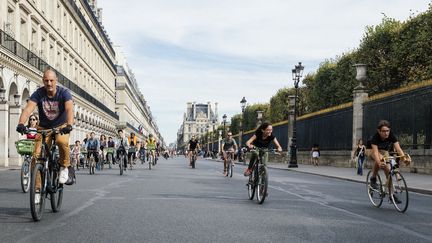 La rue de Rivoli&nbsp;laisse la place au vélo pour la Journée sans voiture; le 16 septembre 2018, à Paris. (DENIS MEYER / HANS LUCAS / AFP)