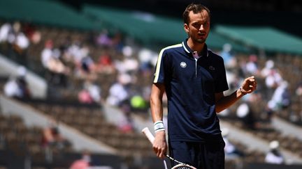 Daniil Medvedev s'est imposé face à Alexander Bublik au premier tour de Roland-Garros.&nbsp; (ANNE-CHRISTINE POUJOULAT / AFP)