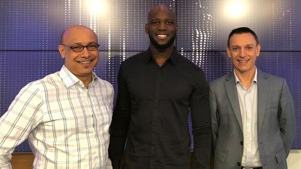 Vincent Chaudel,&nbsp;fondateur de l'Observatoire du sport business,&nbsp;Michaël Ciani,&nbsp;ancien international français et&nbsp;le docteur&nbsp;Emmanuel Orhant,&nbsp;directeur médical de la Fédération française de football&nbsp;étaient les invités du "8h30&nbsp;franceinfo", mercredi 12&nbsp;août 2020. (ANTOINE LIFAUT / RADIO FRANCE)