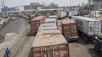 Camions dans le port de Lagos. (Stephan Heunis/AFP)