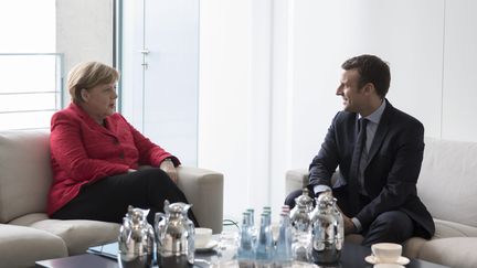 La chancelière allemande Angela Merkel et Emmanuel Macron, alors candidat à l'élection présidentielle, le 16 mai 2017 à Berlin. (MAXPPP)