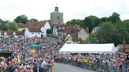  (Une foule dense, chaleureuse mais parfois dangereuse en Angleterre au passage du Tour © RF/BS)