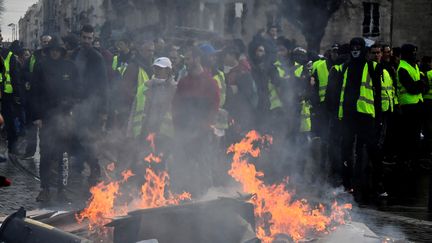 "Gilets jaunes" : heurts, gardes à vue... Quel bilan pour l'acte 10 à Paris ?