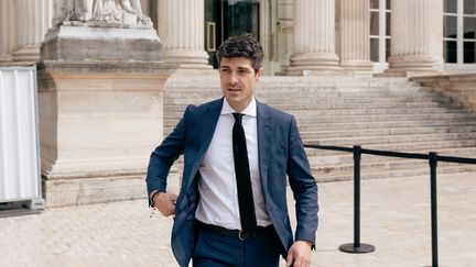 Aurélien Pradié, député du Lot, à la sortie de l'Assemblée nationale, le 9 juillet 2024. (ALEXIS SCIARD / MAXPPP)