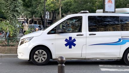 Les entreprises d'ambulance protestent contre une nouvelle loi et le "retard" pris dans l'application d'une réforme de leurs gardes. (MAXPPP)