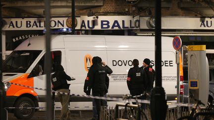 Des militaires belges dans les rues du quartier du Forest, à Bruxelles, mardi 15 mars 2016.&nbsp; (NICOLAS MAETERLINCK / BELGA MAG / AFP)