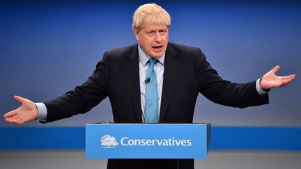 Boris Johnson donne un discours devant le parti conservateur, le 2 octobre 2019, à Manchester (Royaume-Uni).&nbsp; (PAUL ELLIS / AFP)