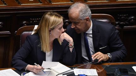 La Première ministre italienne, Giorgia Meloni, et le ministre de l'Intérieur, Matteo Piantedosi, à Rome, le 25 octobre 2022. (RICCARDO ANTIMIANI / ANSA)