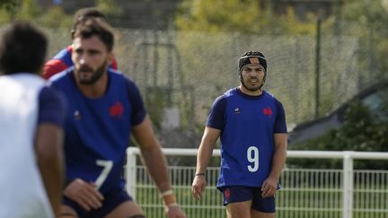 Le demi de mêlée et capitaine du XV de France, Antoine Dupont, à l'entraînement le 11 octobre 2023 à Rueil-Malmaison. (THEMBA HADEBE / SIPA)