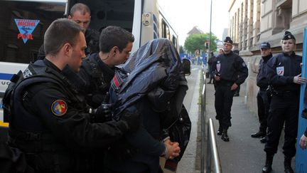 &nbsp; (Sofiane Hambli, à son arrivée au tribunal de Mulhouse, en 2013 © MaxPPP)