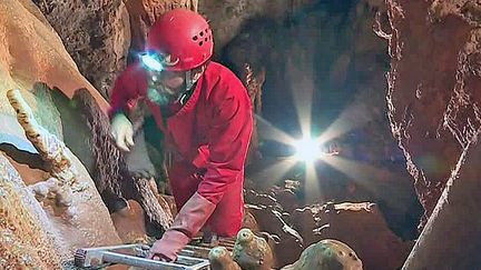 Le tournage d'une vidéo à 360°dans la grotte Aven d'Orgnac 
 (Anne Elizabeth Philibert )