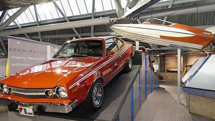 L&#039;AMC Hornet de &quot;L&#039;Homme au pistolet d&#039;or&quot; avec le Glaston GT 150 de &quot;Vivre et laisser mourir&quot;
 (National Motor Museum)