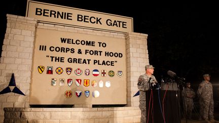 Le g&eacute;n&eacute;ral Mark Milley, commandant de la base militaire de Fort Hood (Texas), s'exprime lors d'une conf&eacute;rence de presse, le 2 avril 2014. (DREW ANTHONY SMITH / GETTY IMAGES NORTH AMERICA)