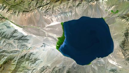 Image satellite montrant le lac&nbsp;Uvs nuur, le plus grand lac de Mongolie. (ANN RONAN PICTURE LIBRARY / AFP)