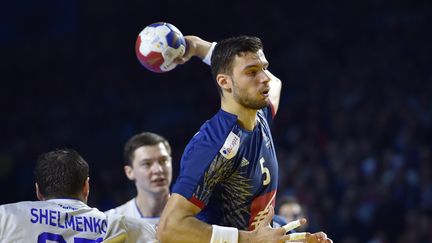 Le Français Nedim Remili lors de la rencontre de poules contre la Russie, mardi 17 janvier 2017 à Nantes, lors du Mondial de handball. (LOIC VENANCE / AFP)