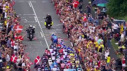 L'espace d'un week-end, le Danemark a gouté au plaisir de voir les coureurs du Tour de France passer. (FRANCE 2)