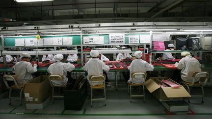 Des ouvriers d'une usine Foxconn &agrave; Longhua (Chine), en mai 2010. (BOBBY YIP / REUTERS)