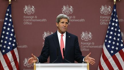 Le secr&eacute;taire d'Etat am&eacute;ricain, John Kerry, le 22 octobre 2013 &agrave; Londres. (SUZANNE PLUNKETT / REUTERS)