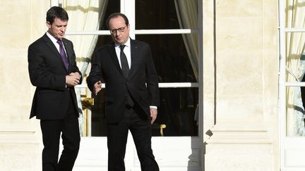 François Hollande et Manuel Valls à l'Elysée, le 27 novembre 2015. (MIGUEL MEDINA / AFP)