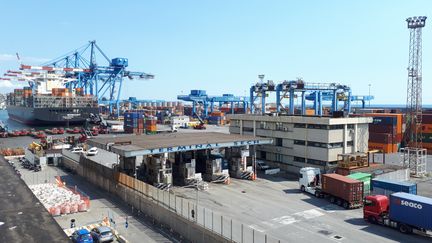 Le port de Gênes est l'un des plus importants d'Europe. (SANDRINE ETOA-ANDEGUE / RADIO FRANCE)