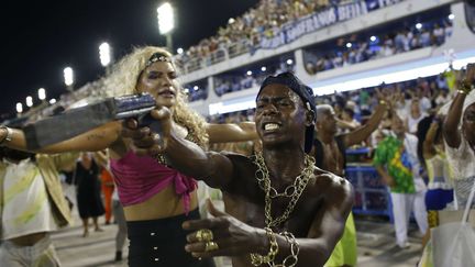 Au carnaval de Rio, l'école de samba Beija-Flor mime une scène de violence (13 février 2018)
 (Silvia Izquerdo / AP / SIPA)