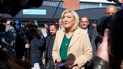 Marine Le Pen, candidate du Rassemblement national à la présidentielle, à Hénin-Beaumont (Pas-de-Calais), cimanche 10 avril 2022. (JAAK MOINEAU / HANS LUCAS)