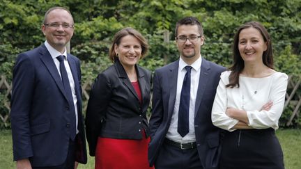 Les d&eacute;put&eacute;s socialistes&nbsp;Yann Galut, Val&eacute;rie Rabault, Alexis Bachelay et Karine Berger (de g. &agrave; d.), membres du collectif "Coh&eacute;rence socialiste",&nbsp;posent pr&egrave;s de l'Assembl&eacute;e nationale, le 7 juillet 2014. (MATTHIEU ALEXANDRE / AFP)