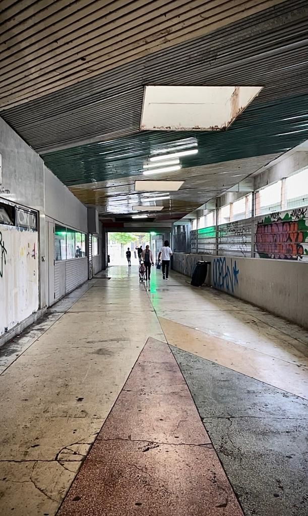 The shopping mall in this district of Montreuil is now dilapidated.  (MANON MELLA / RADIOFRANCE)