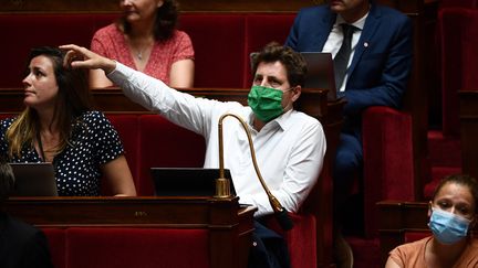 Le député et secrétaire national d'EELV Julien Bayou à l'Assemblée Nationale, le 19 juillet 2022. (CHRISTOPHE ARCHAMBAULT / AFP)