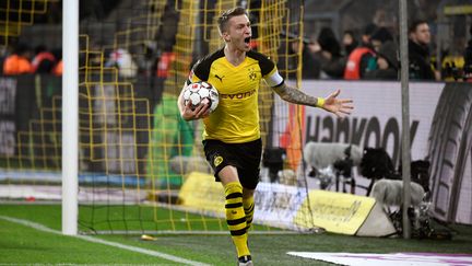 La joie du capitaine du Borussia Dortmund, Marco Reus. (INA FASSBENDER / DPA)